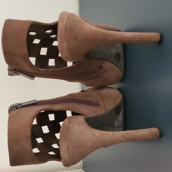 Heels - Picture 3 of 5